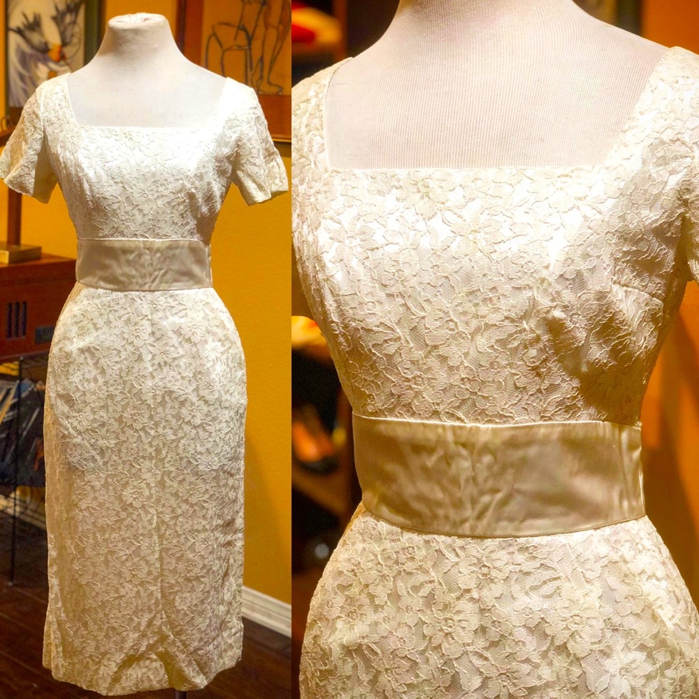 Vintage 1960’s Ivory Lace Wedding Dress